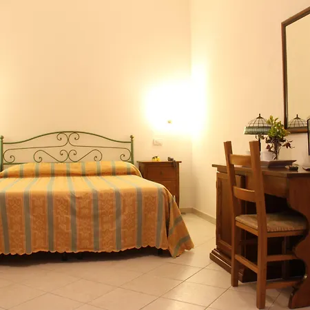 普拉塔尼酒店 3*