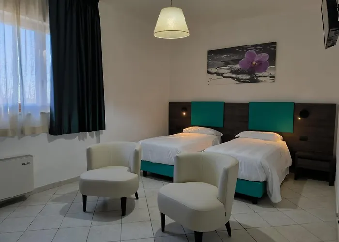 普拉塔尼酒店 3*