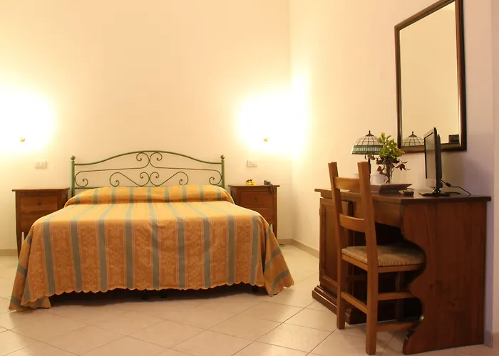 普拉塔尼酒店 3*