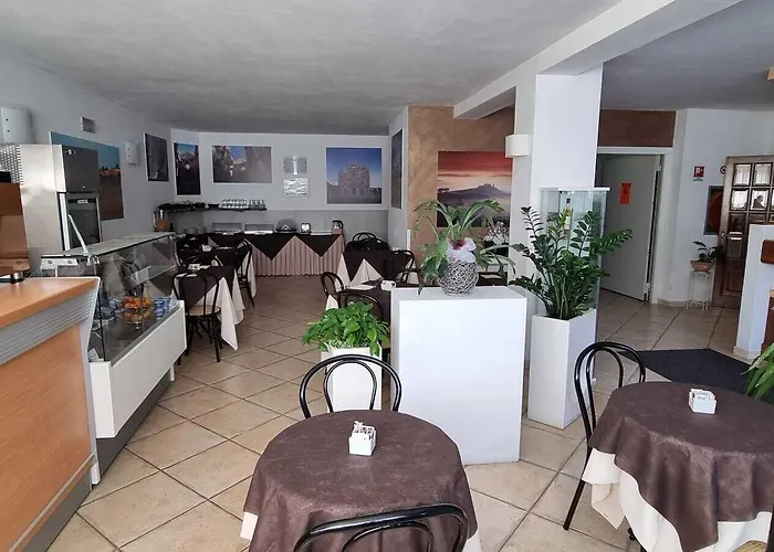 普拉塔尼酒店 3*