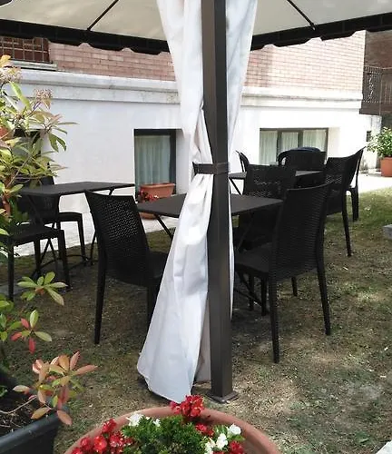 普拉塔尼酒店 3*