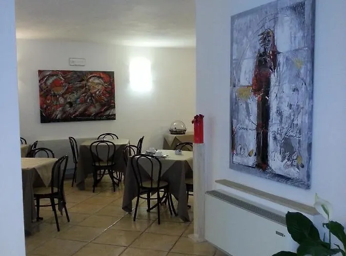 普拉塔尼酒店 3*